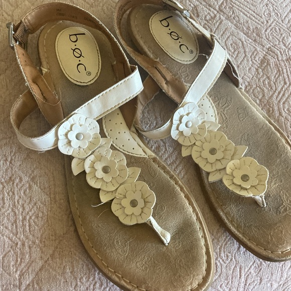 BOC Born Comfort Sandals White Flower Buckle Slingback Flops Thongs size 9 - Picture 9 of 9